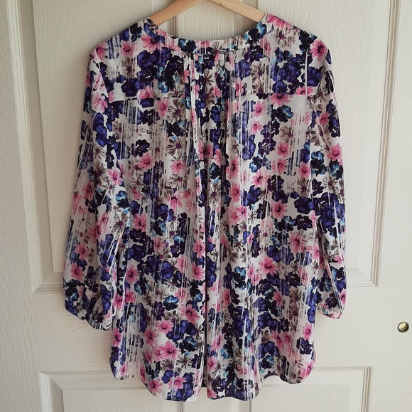 NYDJ Pink Floral Pintuck Henley Blouse Size Large - Picture 3 of 4